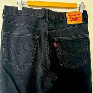 Black Men’s Levi 550 Relaxed Fit Jeans